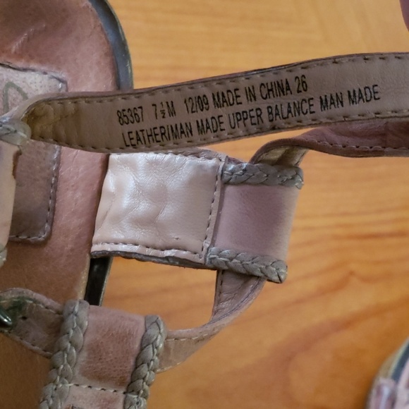 Clark's Sandles - Picture 2 of 5